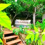 Hollywood Hills Guest House With Tree-Top Views Outdoor Patio And Garden