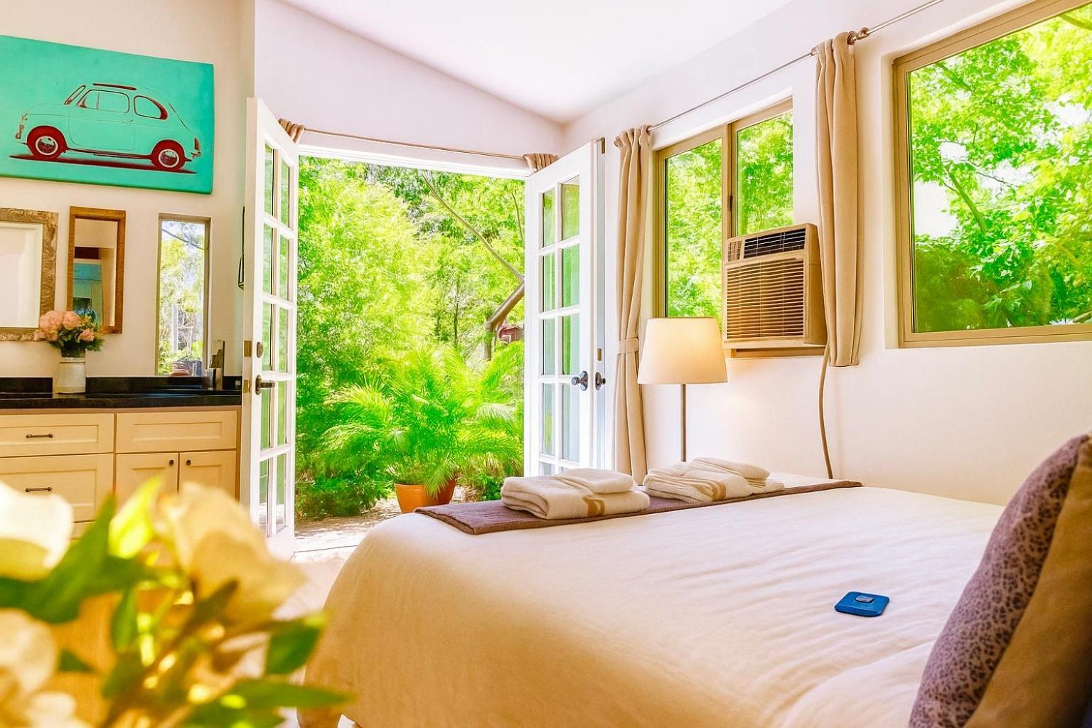 Hollywood Hills With Tree-top Views Outdoor Patio And Garden Los Angeles