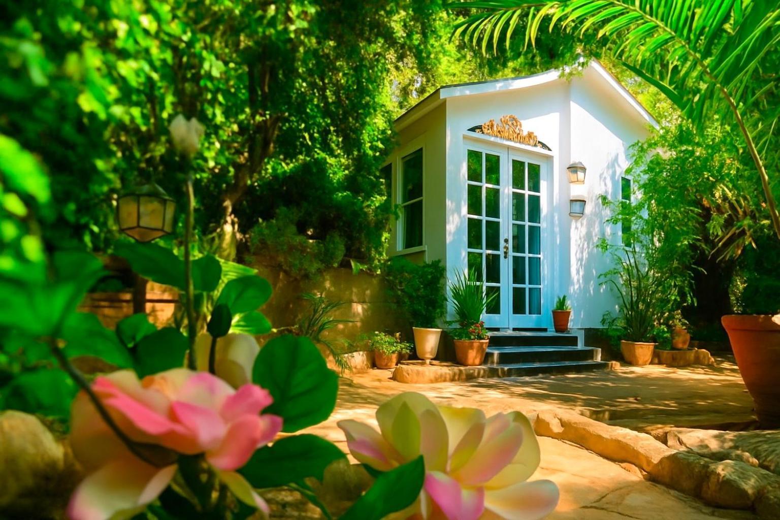 Guest house Hollywood Hills With Tree-top Views Outdoor Patio And Garden *